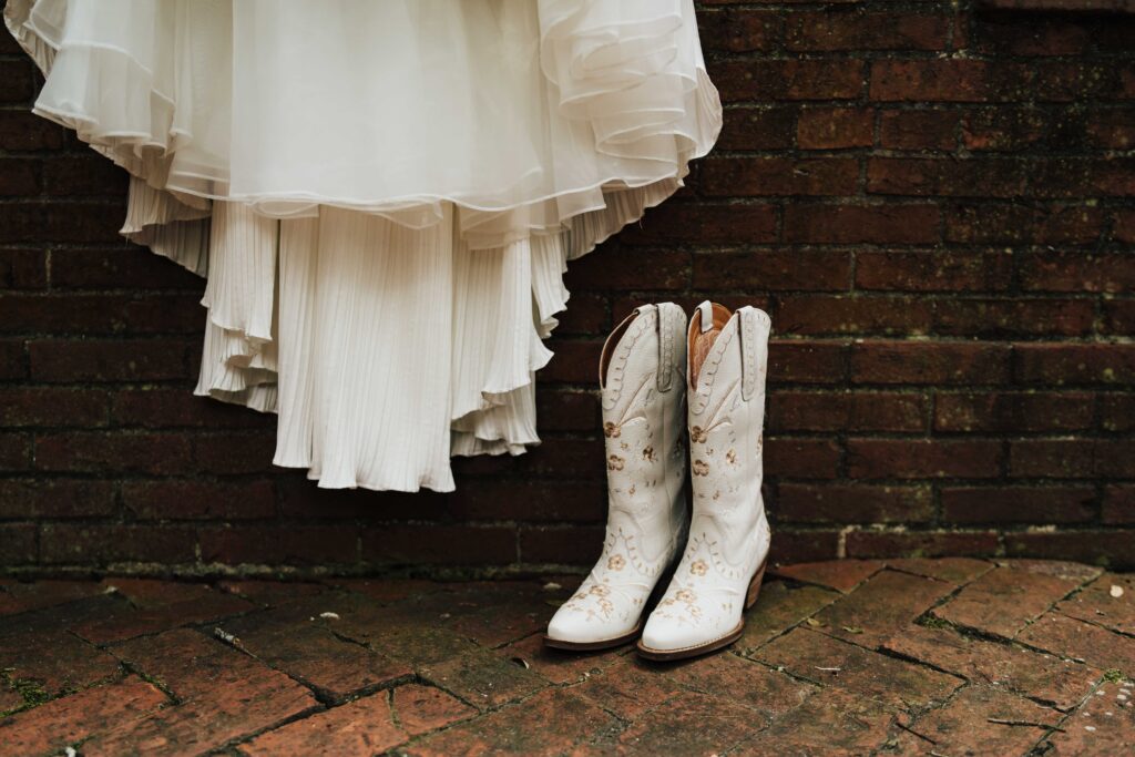 wedding details on jones street in savannah georgia