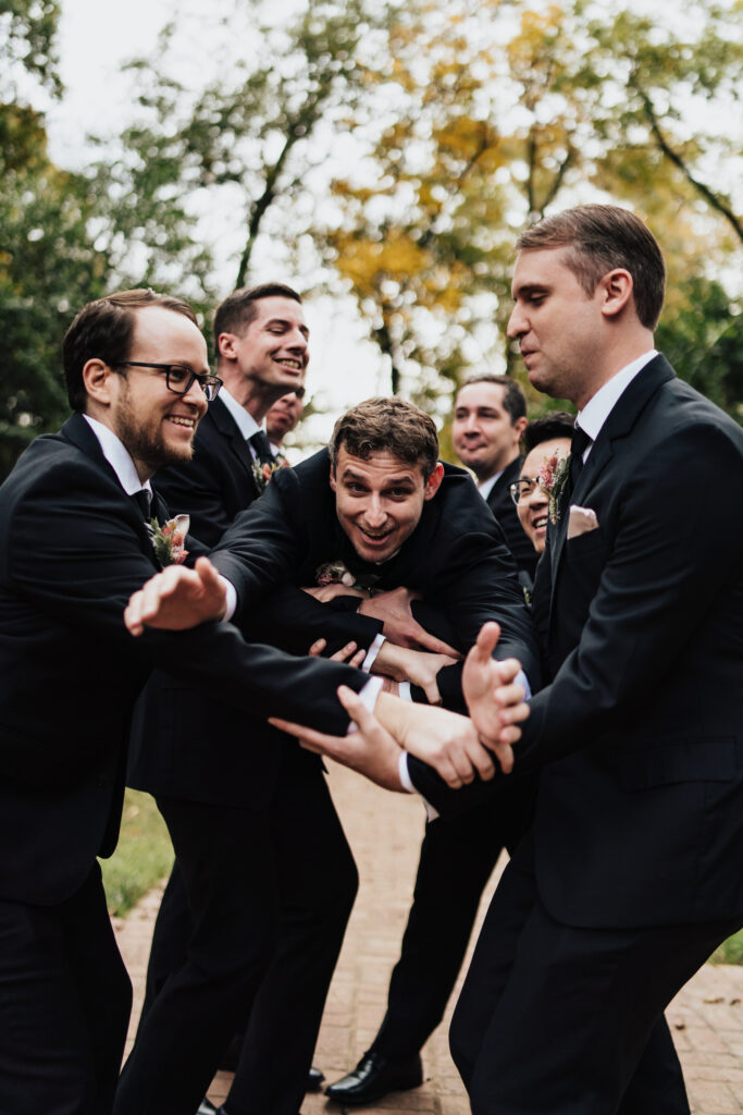 groomsmen photos